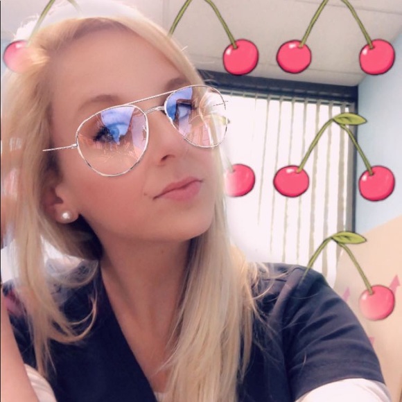 Meet your Posher, Alex - Picture 1 of 1